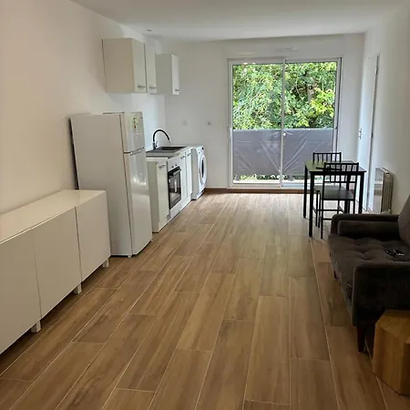 Beautiful 45 Meter Square Апартаменты Breuillet (Essonne)